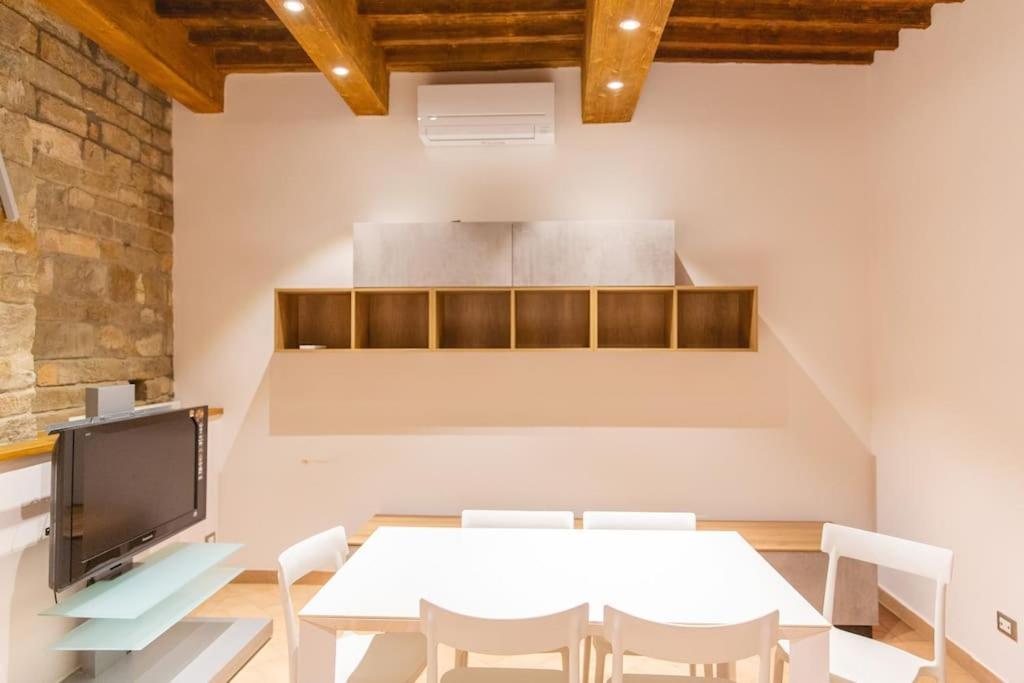 Cozy And Charmin 3Br Apartment Steps By Duomo ฟลอเรนซ์ ภายนอก รูปภาพ